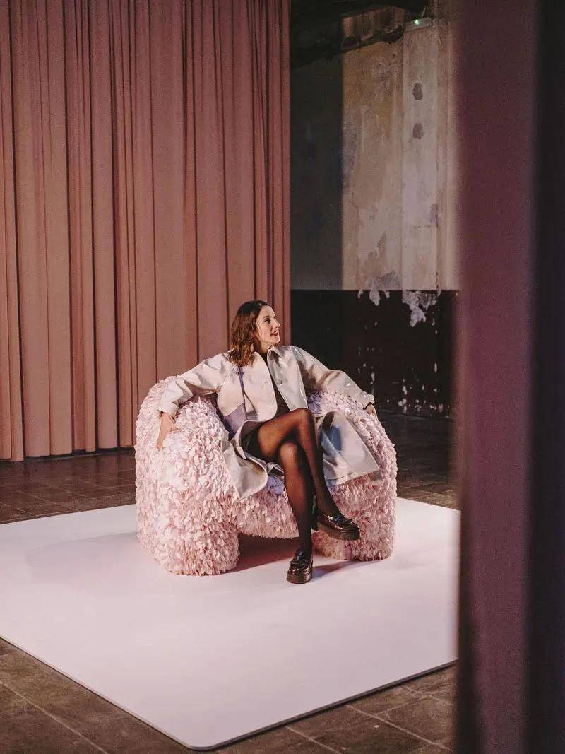 抖音里的moooi花瓣单椅